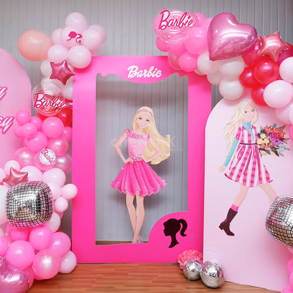 Balloon arches give a playful and magical accent to the decorations.