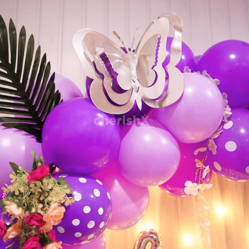 A combination of purple pastel, purple latex, purple polka dots, and purple chrome balloons makes the space look aesthetic.