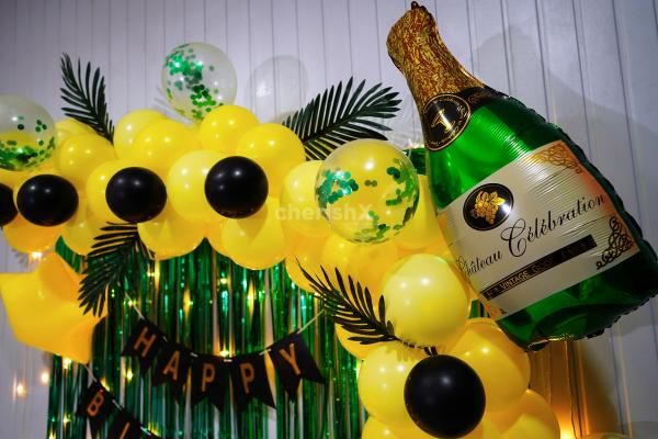 The yellow balloons create a captivating Charm and positivity.