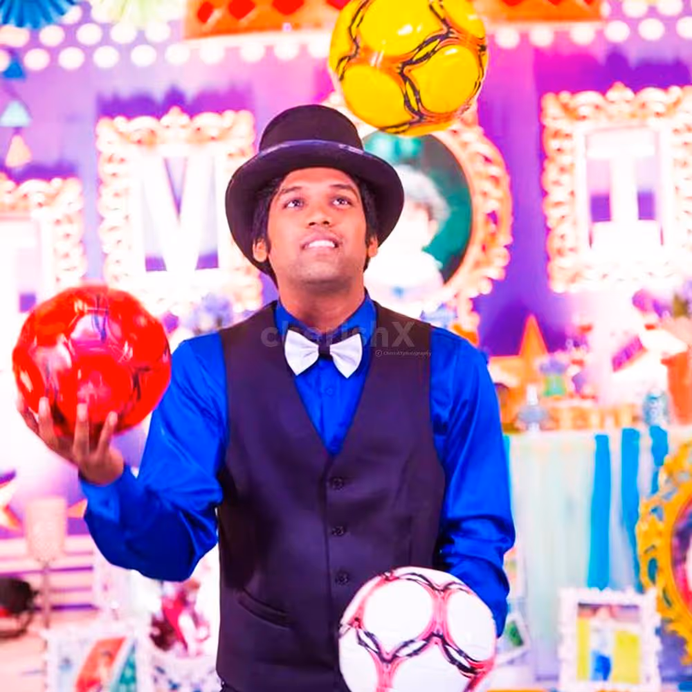 The skills of the juggler artists will spellbound everyone at the birthday party.