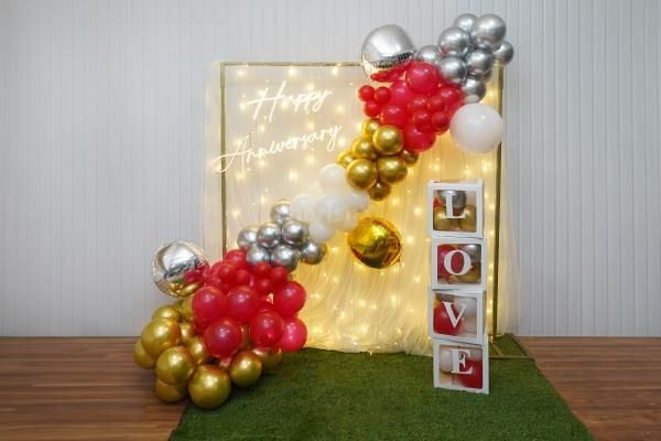 Pixel Lights, Red Carpet, and Love-Filled Balloon Arrangements Give a Captivating Look.