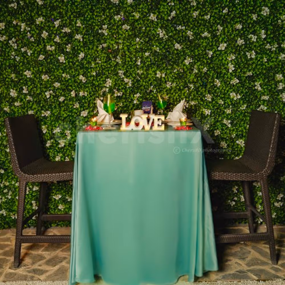 Discover the Mesmerizing Ambience of a Charming Outdoor Candlelight Dinner