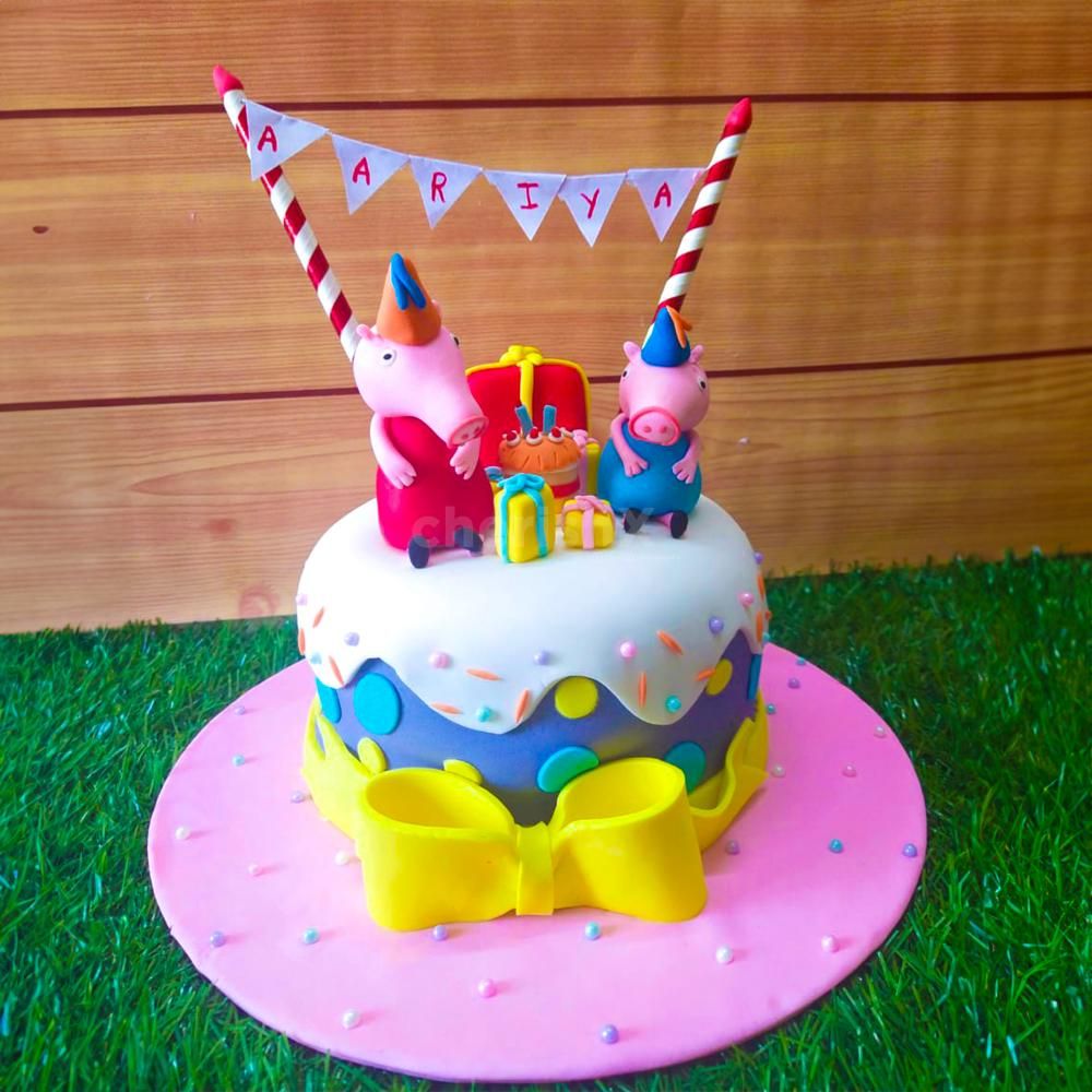 A cake that transports your child to the world of Peppa Pig – every detail is handcrafted in fondant perfection!