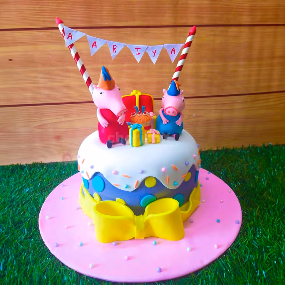 A cake that transports your child to the world of Peppa Pig – every detail is handcrafted in fondant perfection!