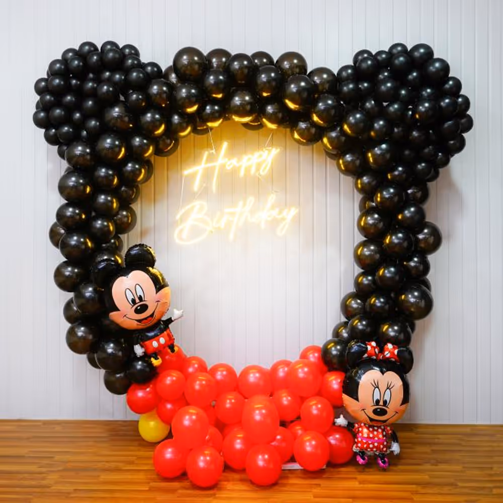 This adorable mickey mouse birthday decor comes with a Ring stand.