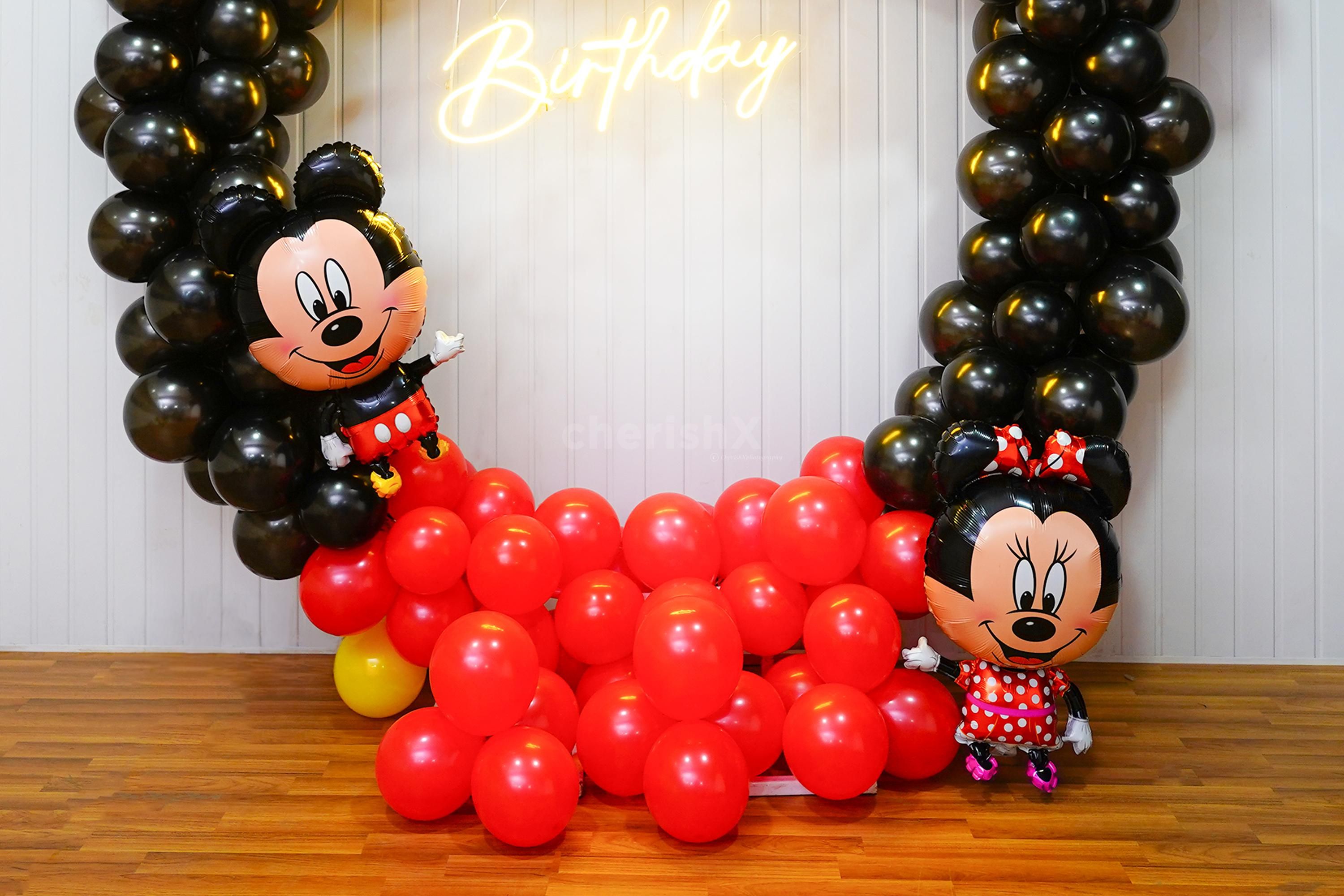 The setup serves as the ideal backdrop for clicking adorable pictures of your little one.