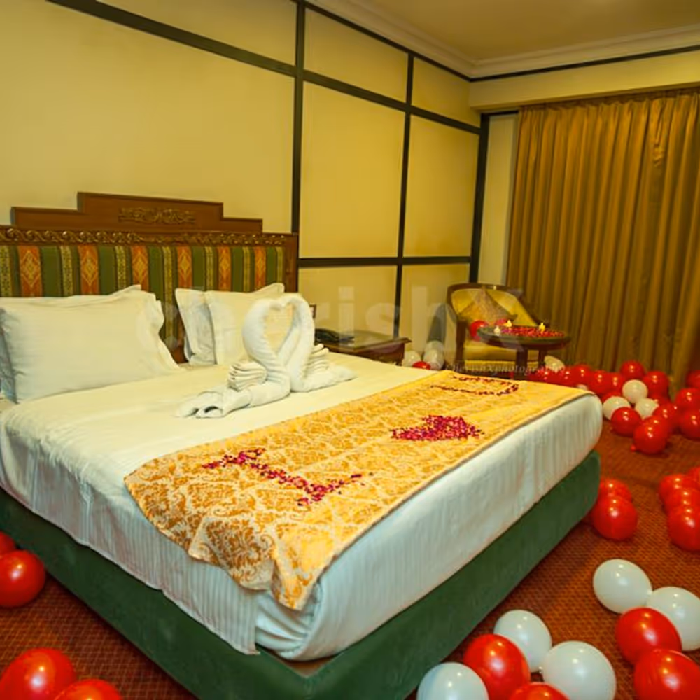 Lose yourself in a romantic staycation followed by a candlelight dinner with your loved one!