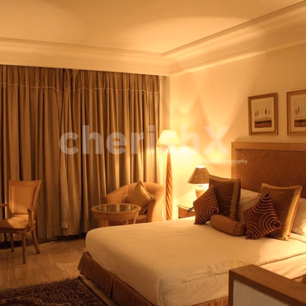 Indulge in pure luxury with a decadent 4-course meal and charming accommodations at Lutyens Resort.