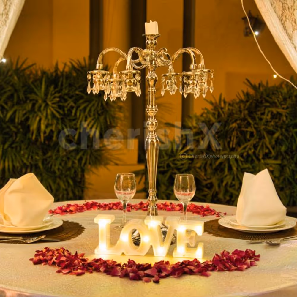 You'll be welcomed with delightful drinks, followed by a sumptuous 4-course meal.