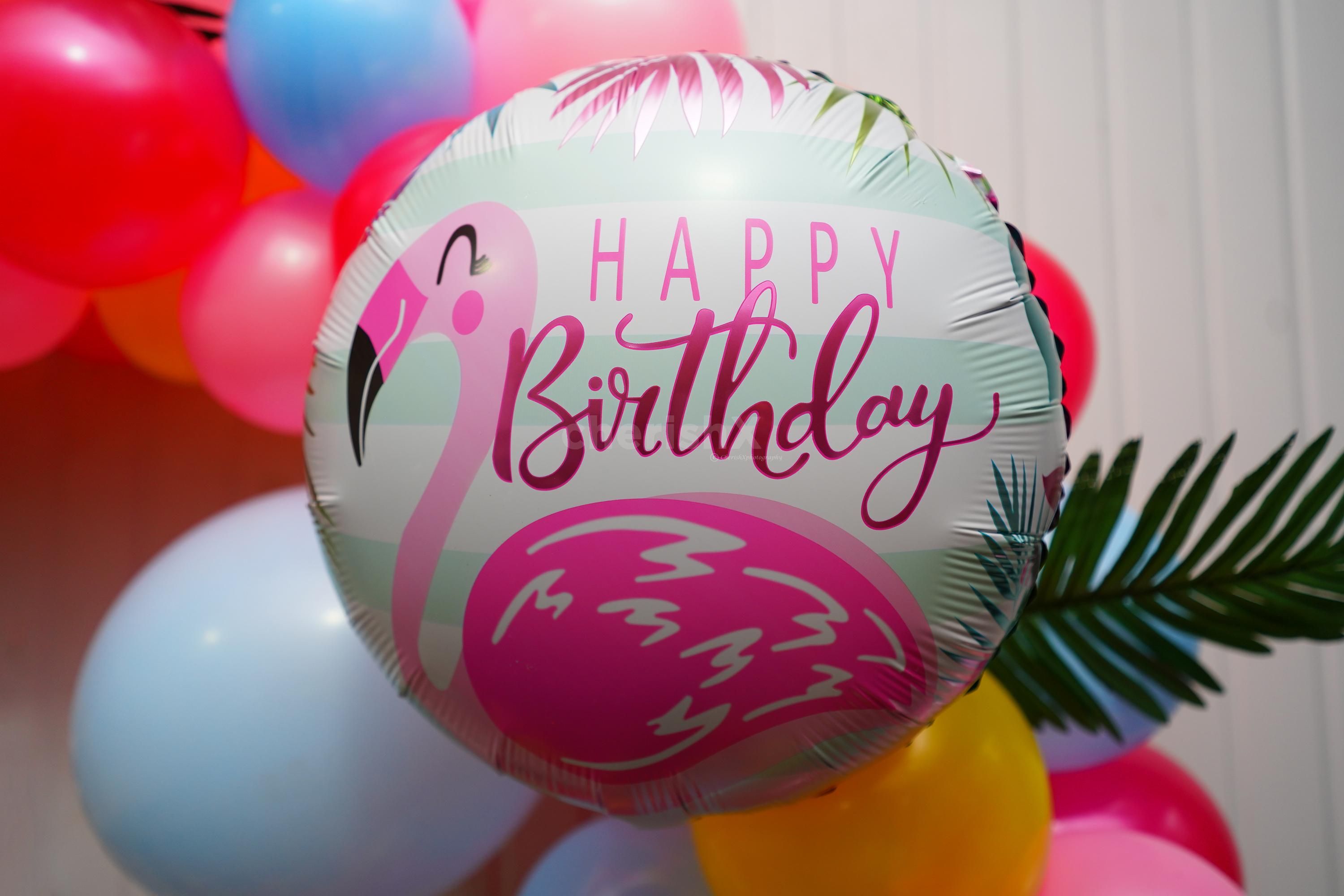 Embrace the Festive Spirit with Flamingo Pieces, Dark Green Palm Leaves, and Big Macron Balloons.