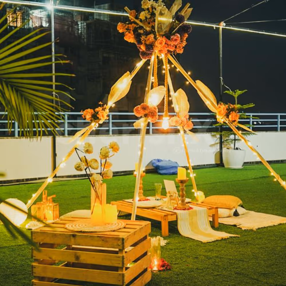 Every Detail, a Delight! Dried flowers, candles, and petals in surprise-filled wooden crates. It's all about those magical little touches.