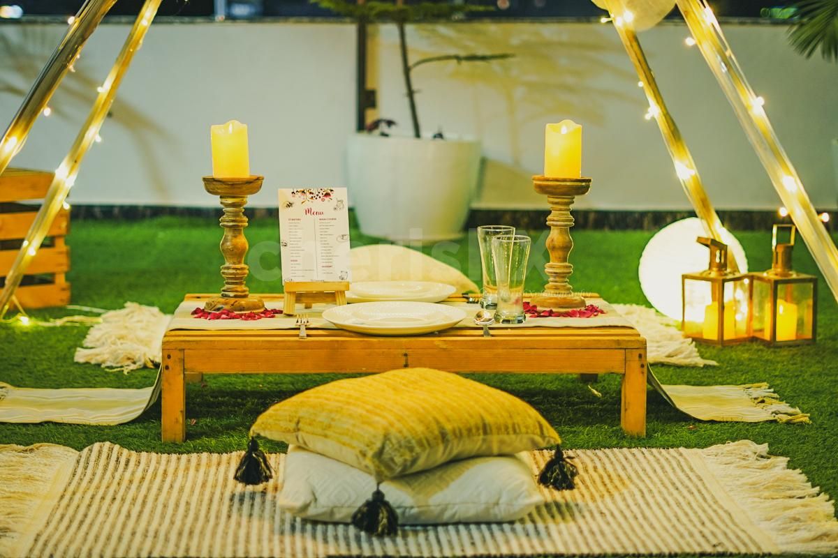 Soft music playing, under a pixel LED-lit canopy - the setting is nothing short of a romantic setting.