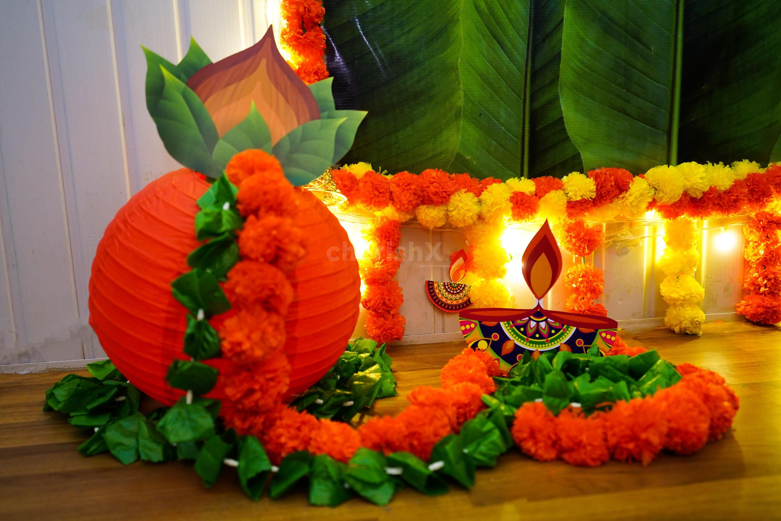 A medium-sized mud pot, a symbol of earthy charm, completes the tapestry of this captivating decor.