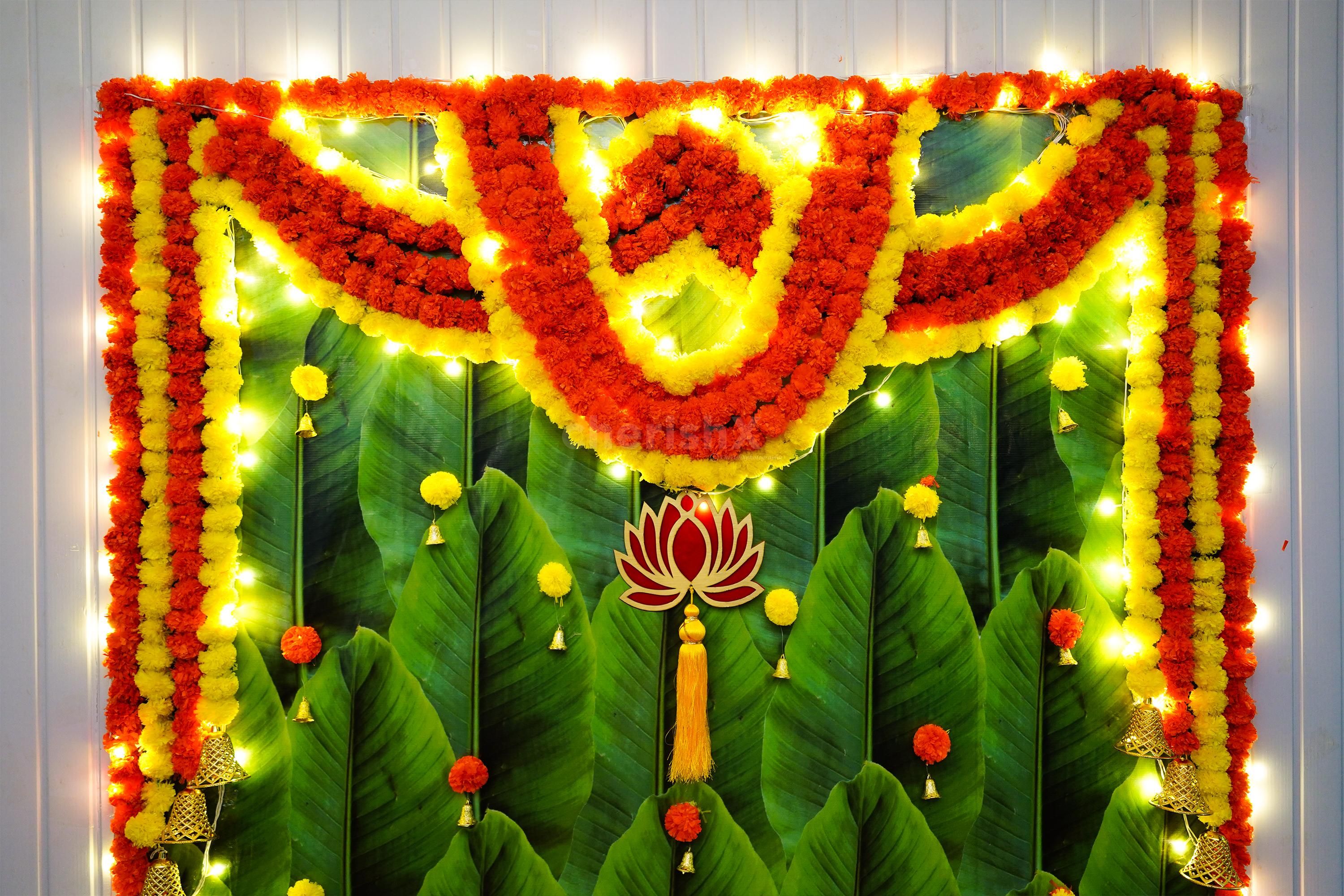 This decor, a fusion of nature's beauty and festive sparkle, transforms your home into a magical oasis.