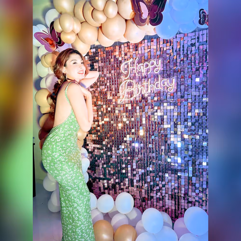 Create a perfect birthday vibe for an unforgettable birthday bash with our golden sequin backdrop.