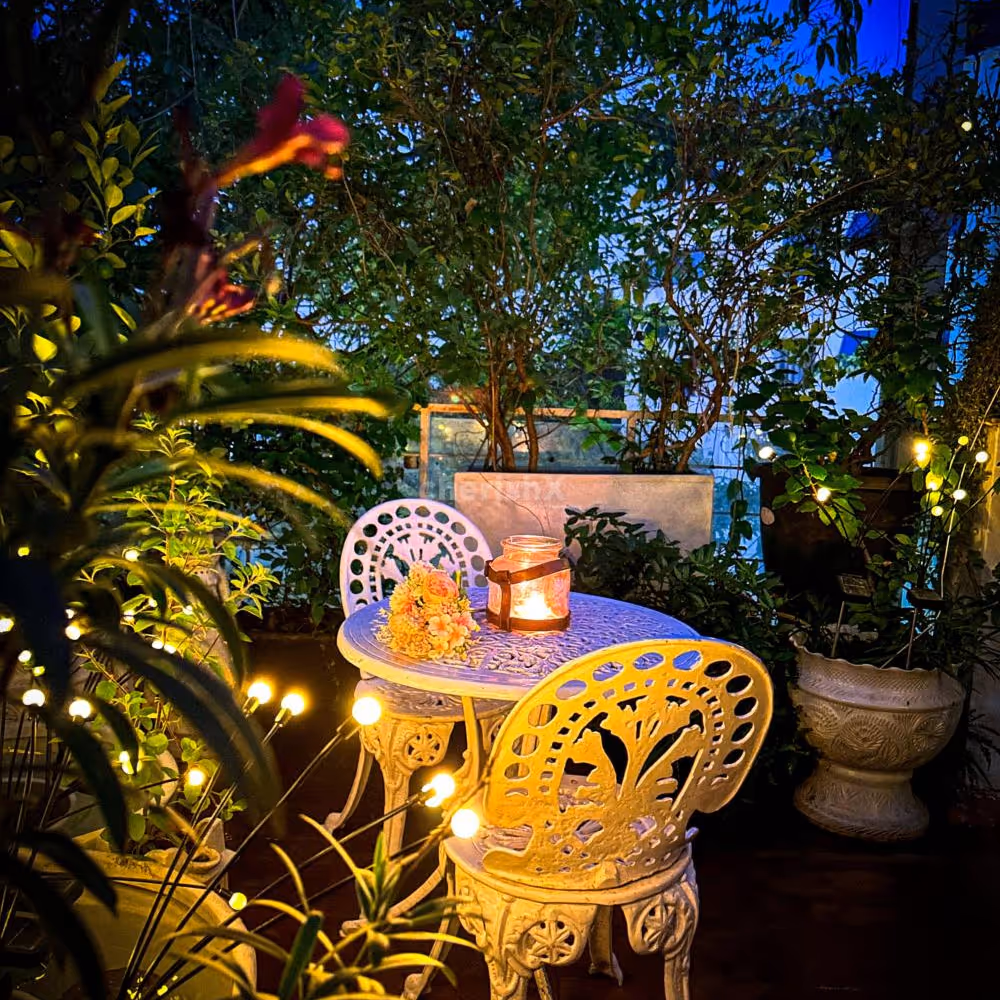 Call off the evening with a 1/2 Kg cake and add more sweetness to your day.