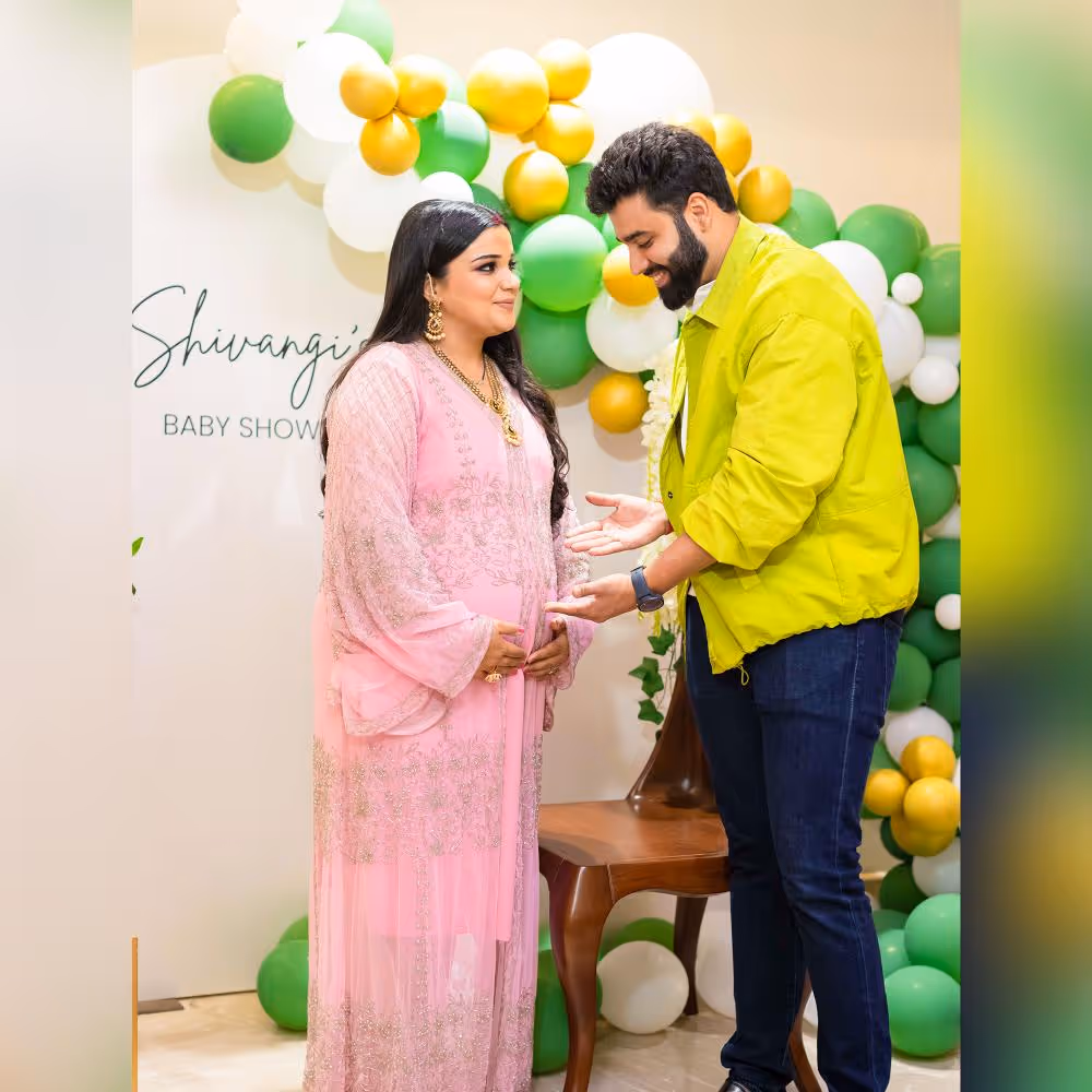 Our Baby Shower Decorations embrace the joyous anticipation with beautiful colours and a touch of golden shimmer.