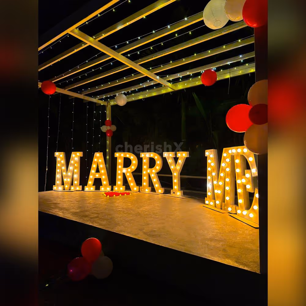 There are 4 Kg rose petals on the pathway to add a romantic vibe for your partner.