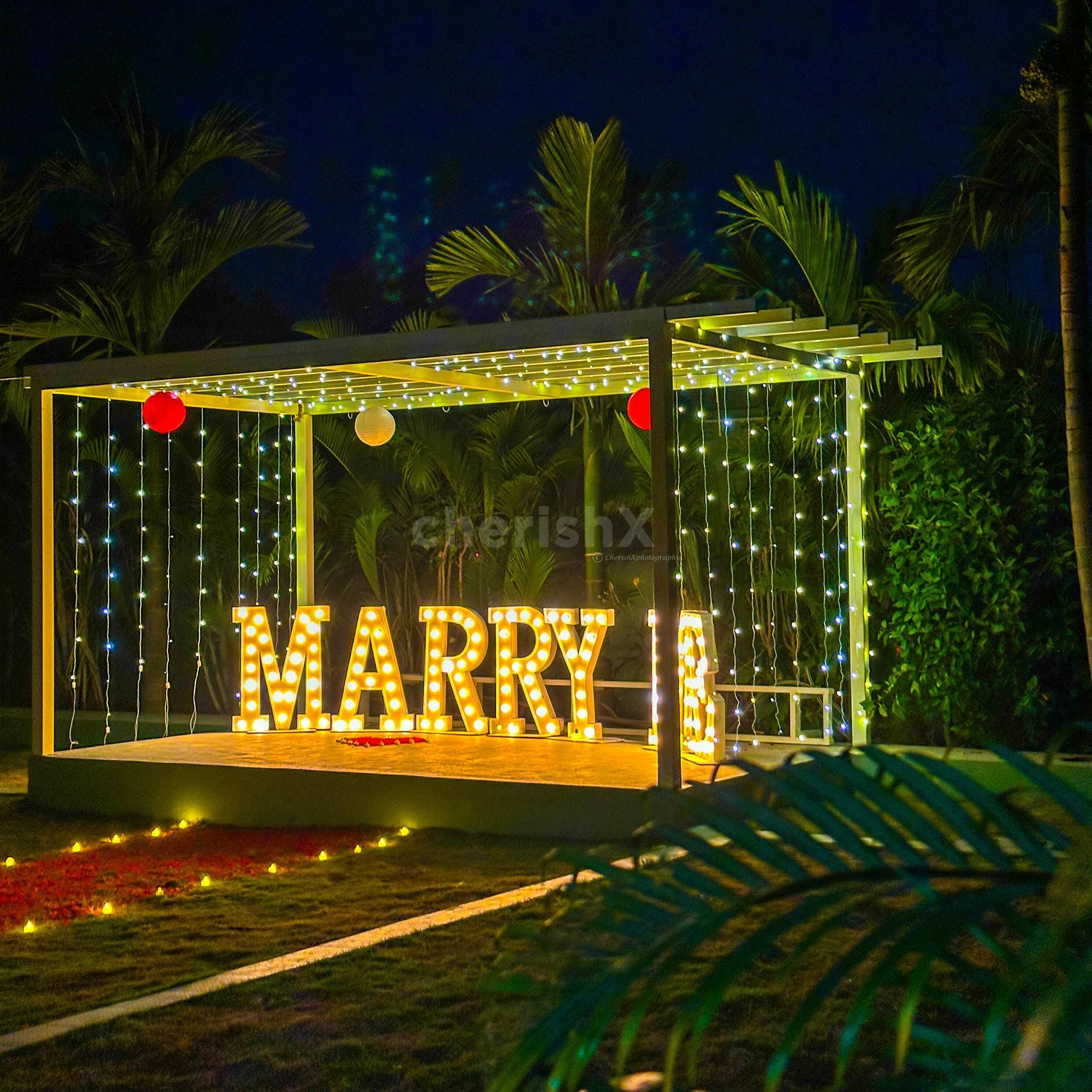 Additionally, the arrangement features red and white balloons arranged along the sides of the aisle, adding a romantic and playful touch.