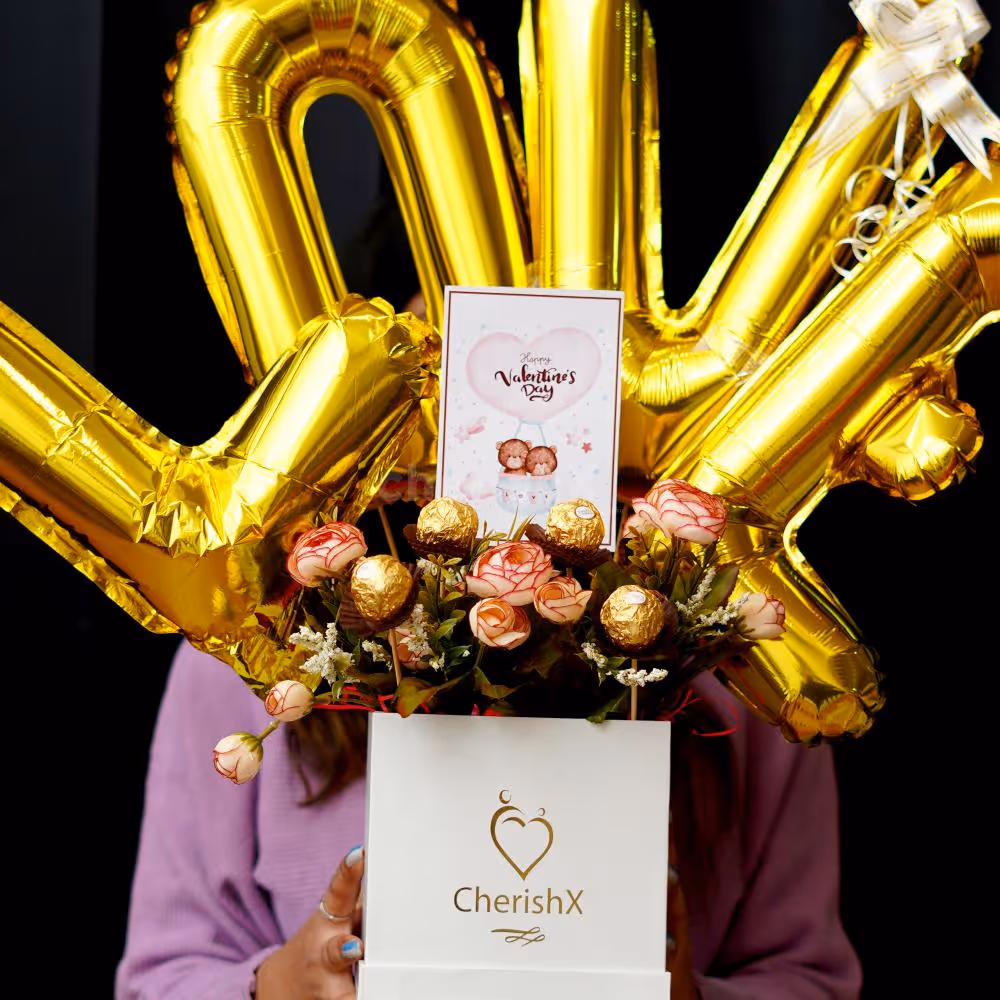 It comes with a solver bow on the top of the letters.