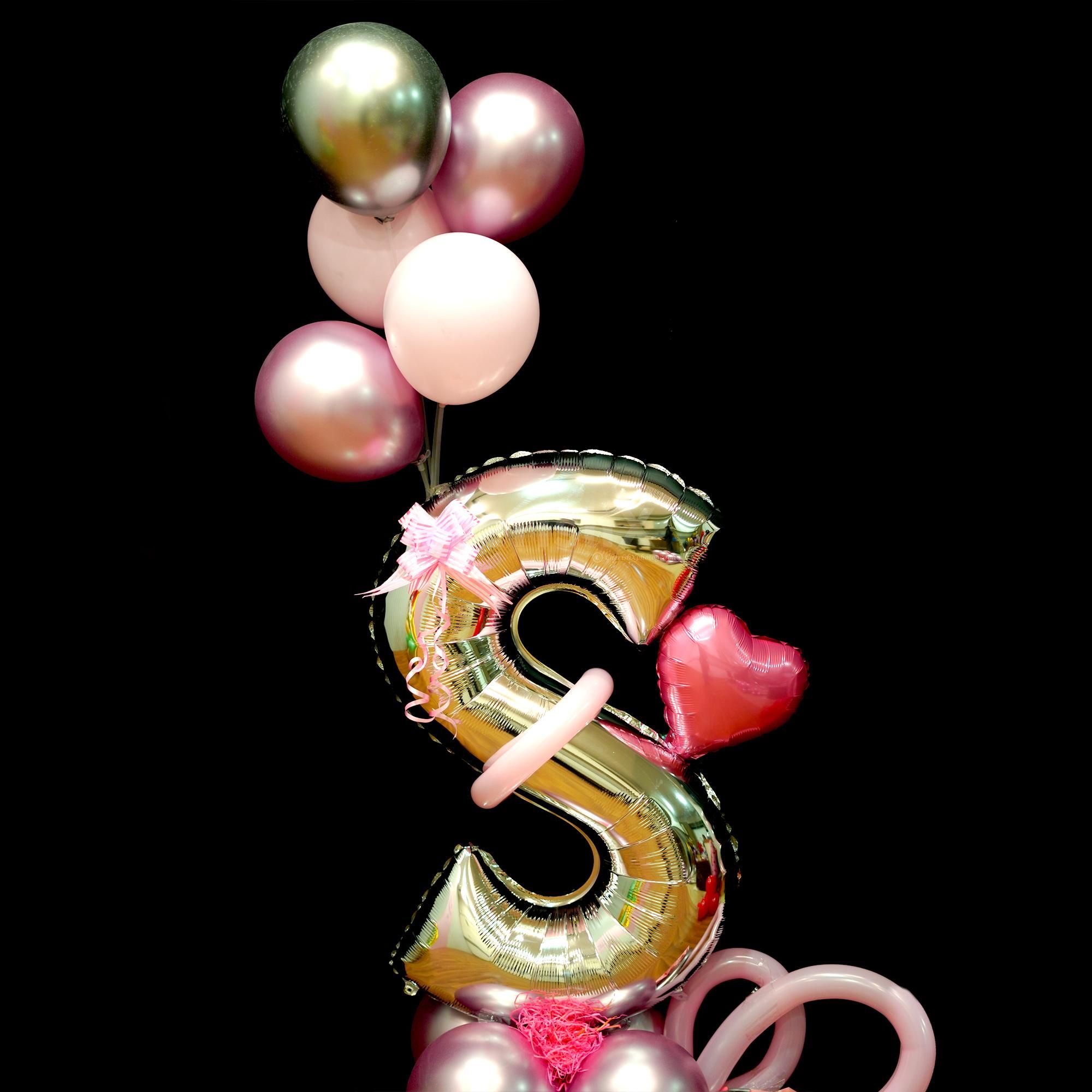 It comes with a charming light pink heart balloon to steal your partner's heart.