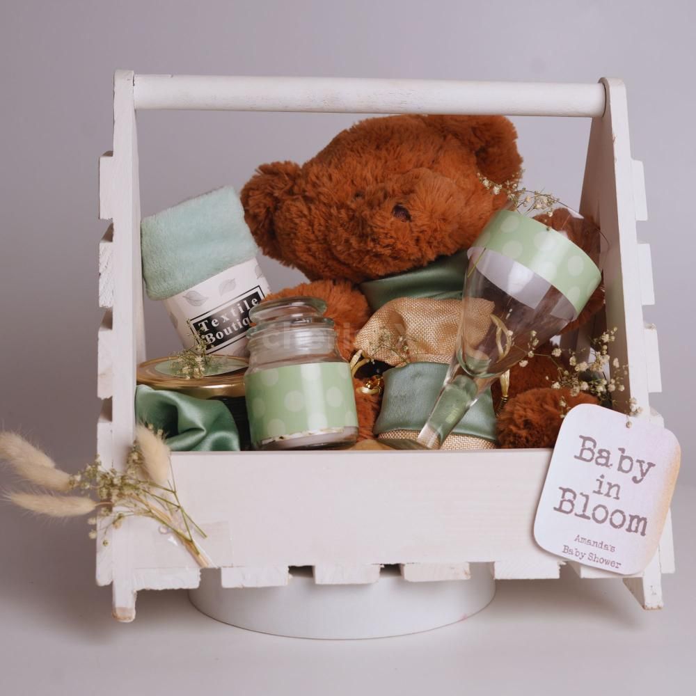 Mellow earthy hues and dainty elements result in an ageless keepsake.