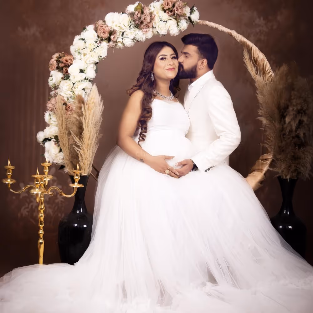 Embrace your beauty with outdoor maternity photography.