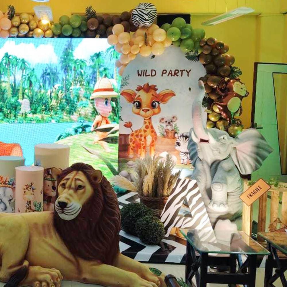 Roaring with joy at this wild safari birthday bonanza!