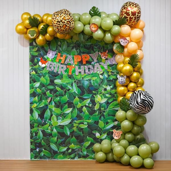 Embark on a wild safari adventure with our jungle-themed birthday decor!