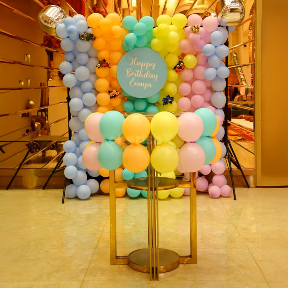 Celebrating in style with this vibrant birthday balloon wall