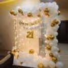 Golden And White Birthday Decor — photo 4