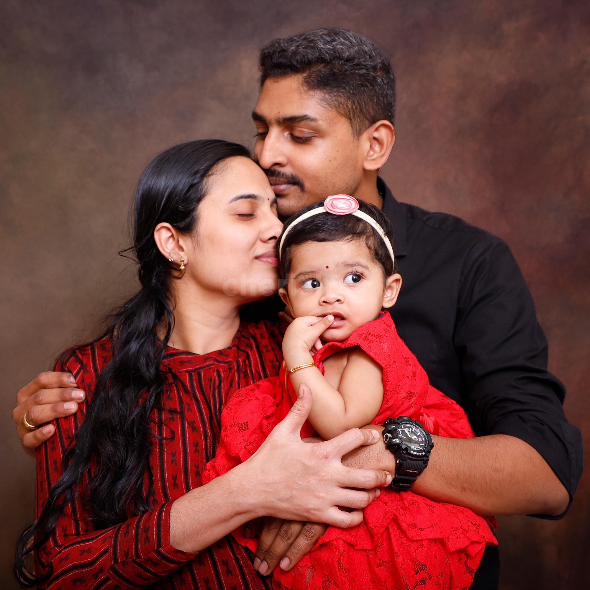 Mommy’s Love: A timeless shot of mother and baby in a coordinated gown and theme