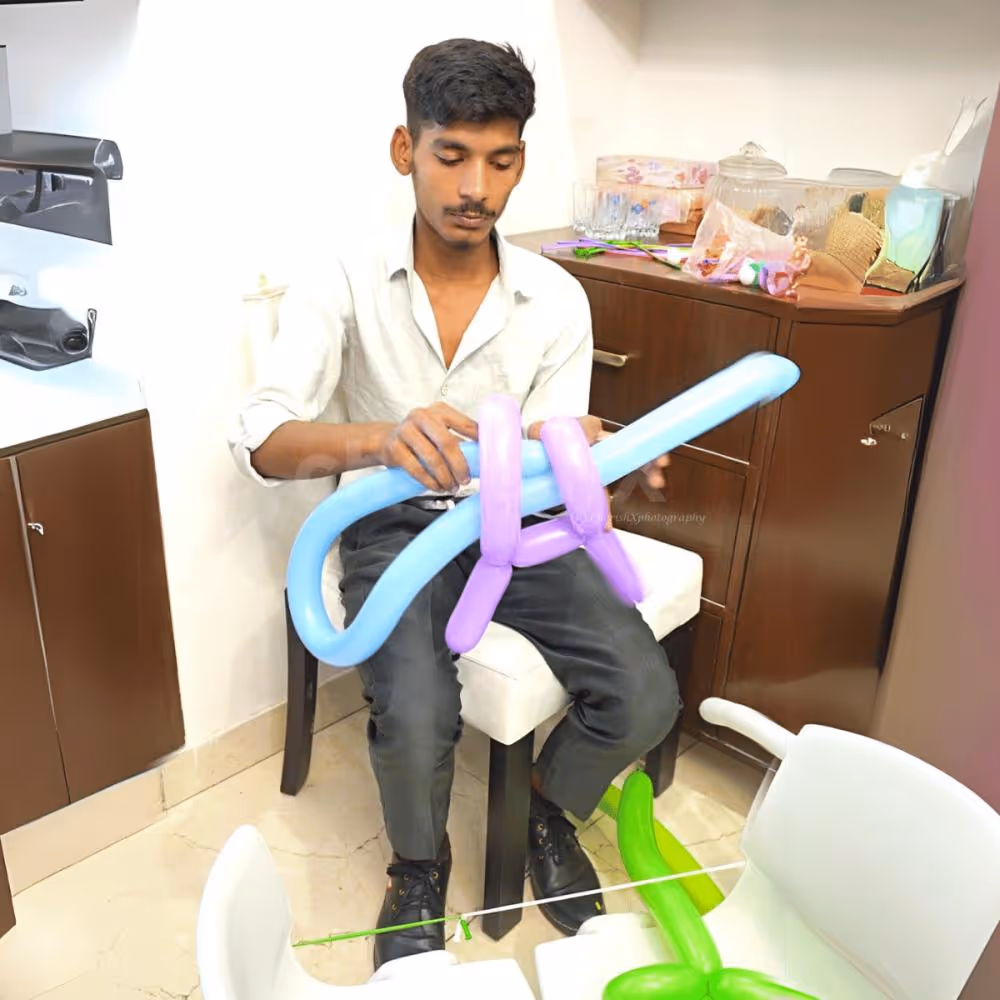 Twisting balloons and creating joy at the kids' birthday party