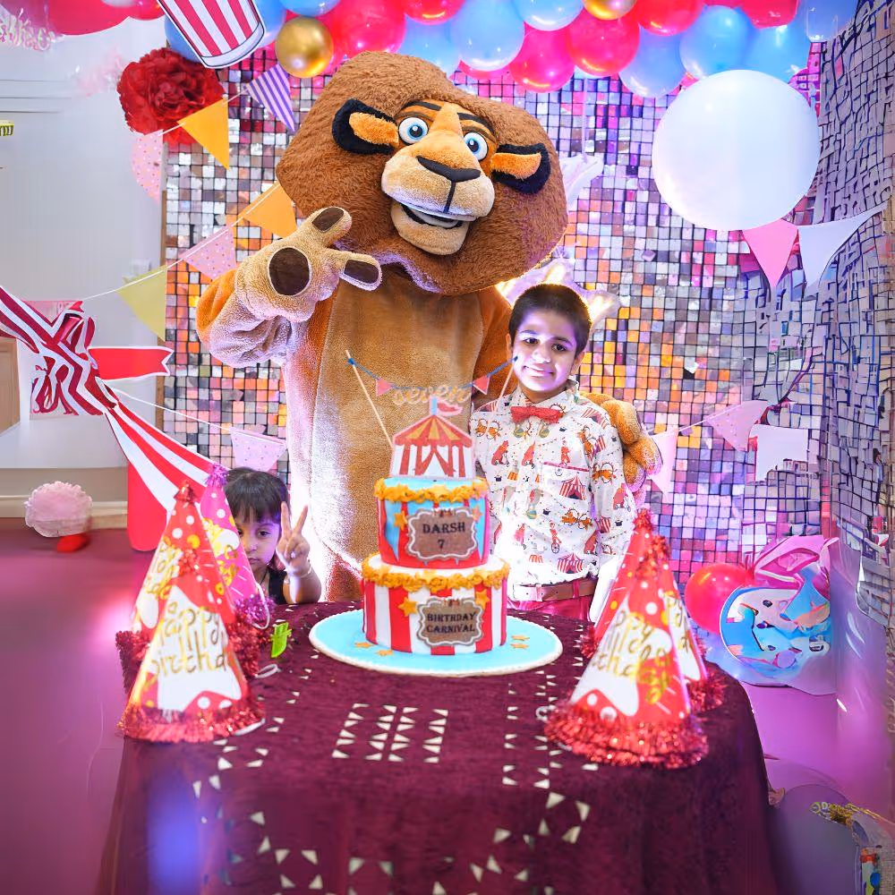 A live Lion character roaring with excitement at the birthday party