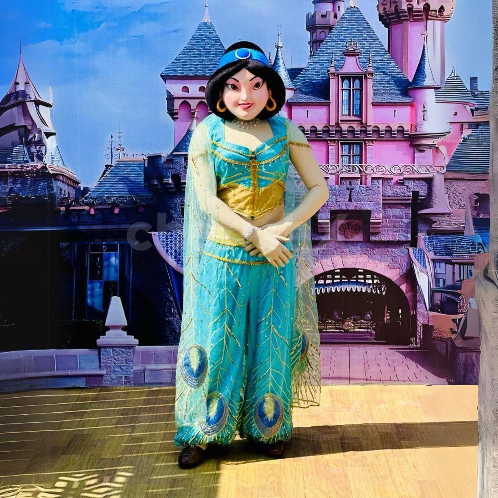 Kids having a royal time with their favorite live Princess