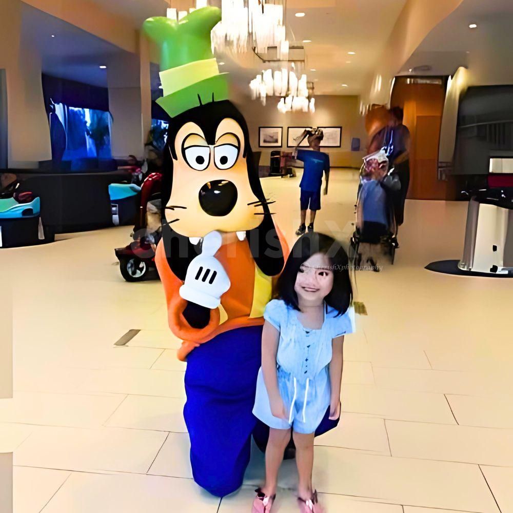 Celebrate with Disney's Goofy at your child's party, offering a delightful mix of humor and entertainment for young fans