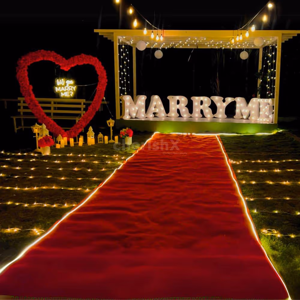 Romantic Welcome - Begin your proposal evening with elegant welcome drinks.