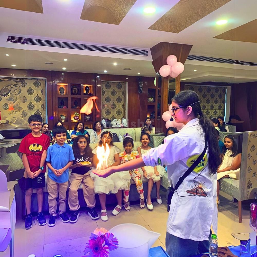 Our energetic anchor keeping the kids entertained during the cherishX Bubble Show