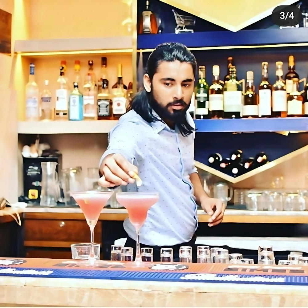 Our bartender brings the party to life with a complete bartending kit