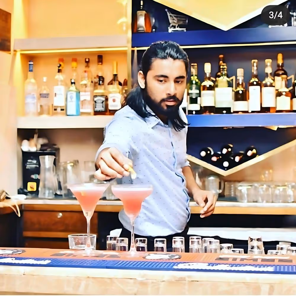 Our bartender brings the party to life with a complete bartending kit