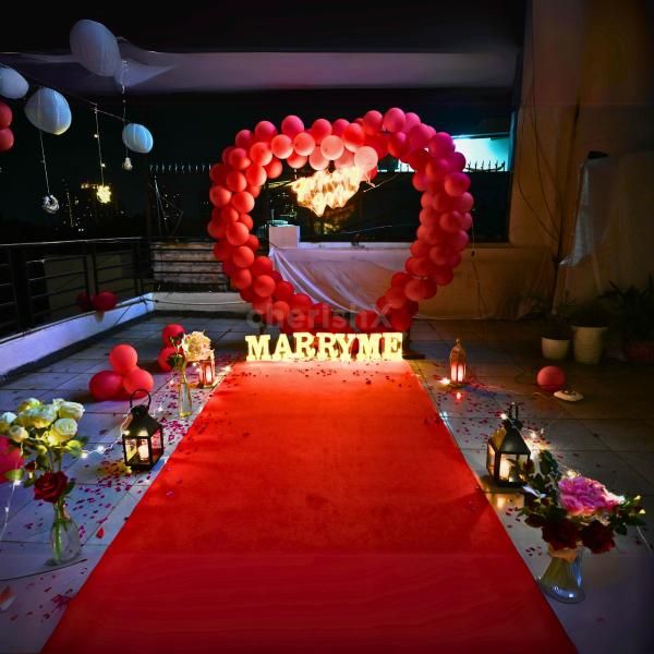Say it with style – a romantic candlelight dinner awaits