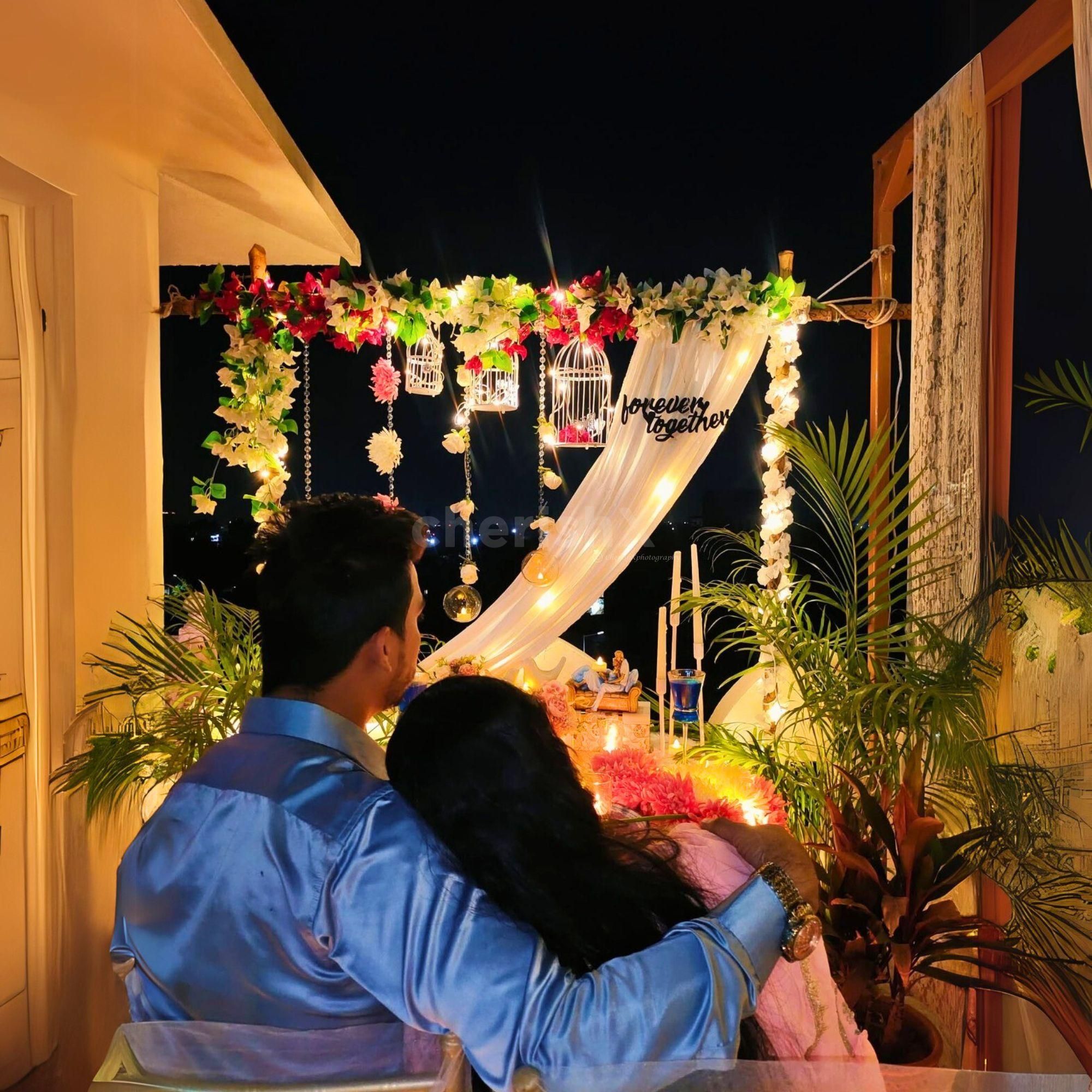 Under the starry sky, every detail of the Lovers' Table exudes love and elegance