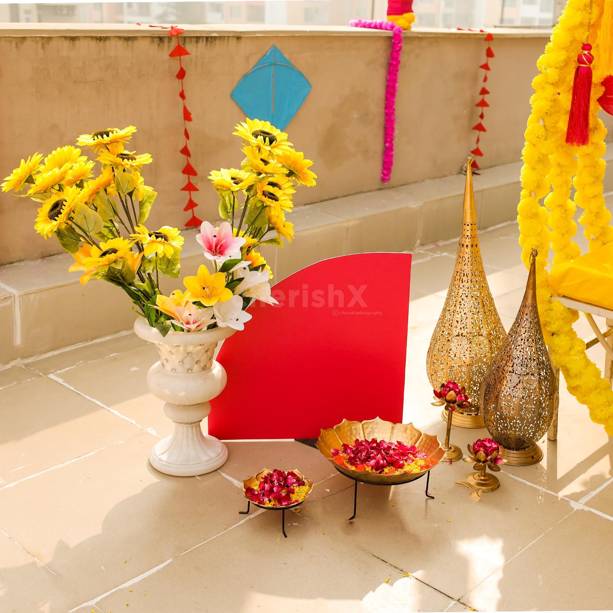 Elegant marigold garlands and tassels will make your event a cheerful one.