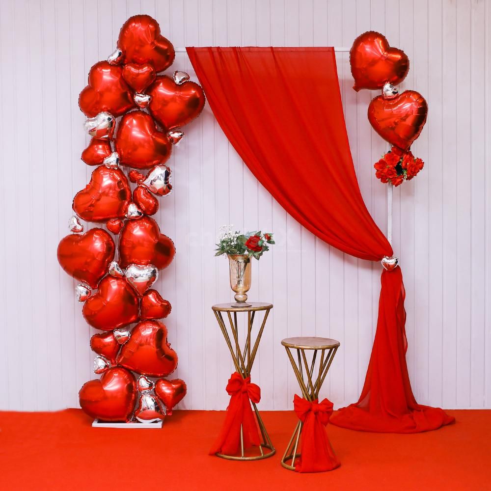 Set the stage for love with a breathtaking red heart balloon backdrop!