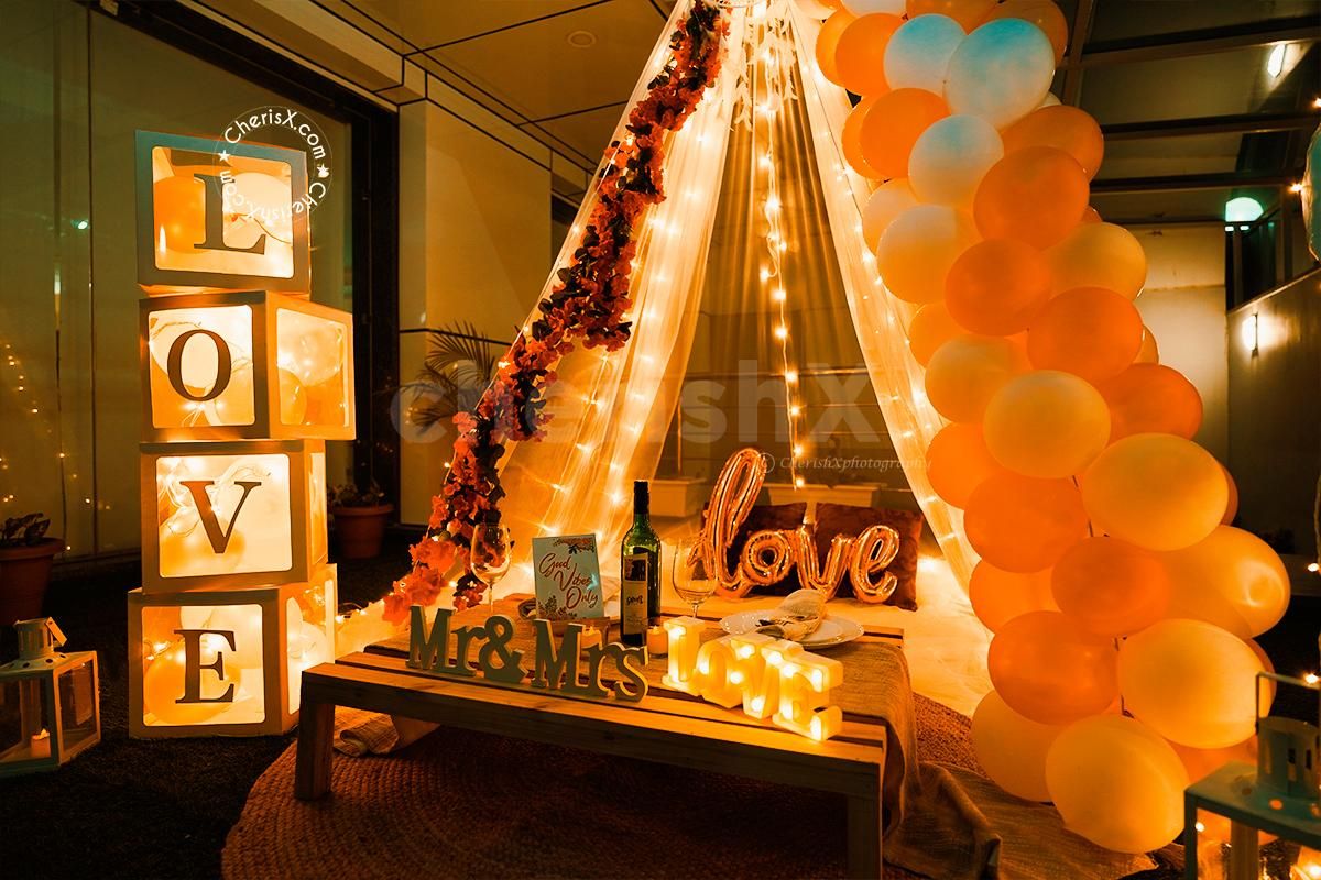 The surrounding of the canopy is decorated with LOVE Boxes, Balloons and Red flower vines.