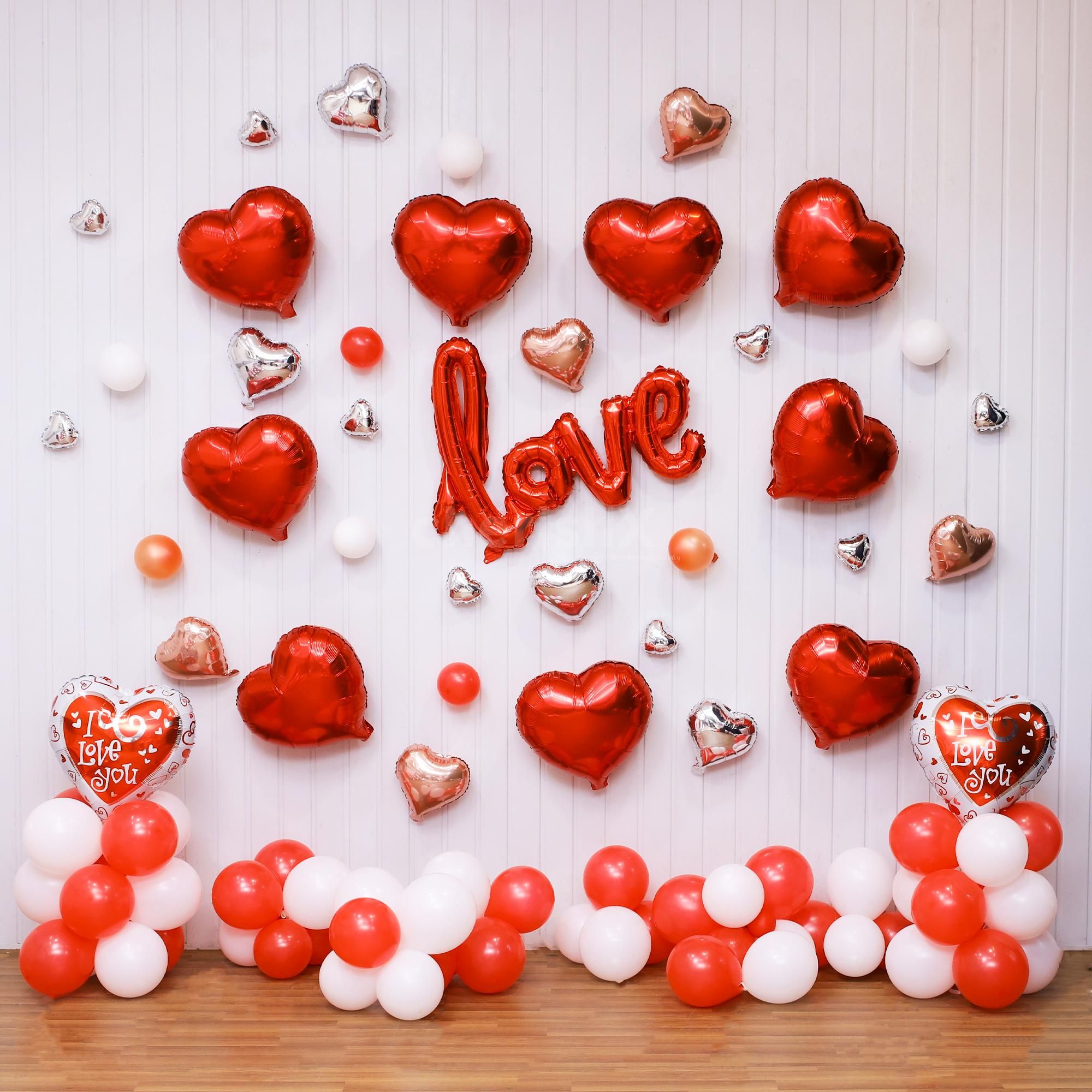 Live love with this beautiful Valentine's Day balloon décor!