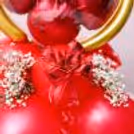 The red flower foil balloon inside the bubble balloon conveys sincere joy.
