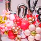 The pastel pink flower foil balloon makes up for the real flowers and looks fantastic.