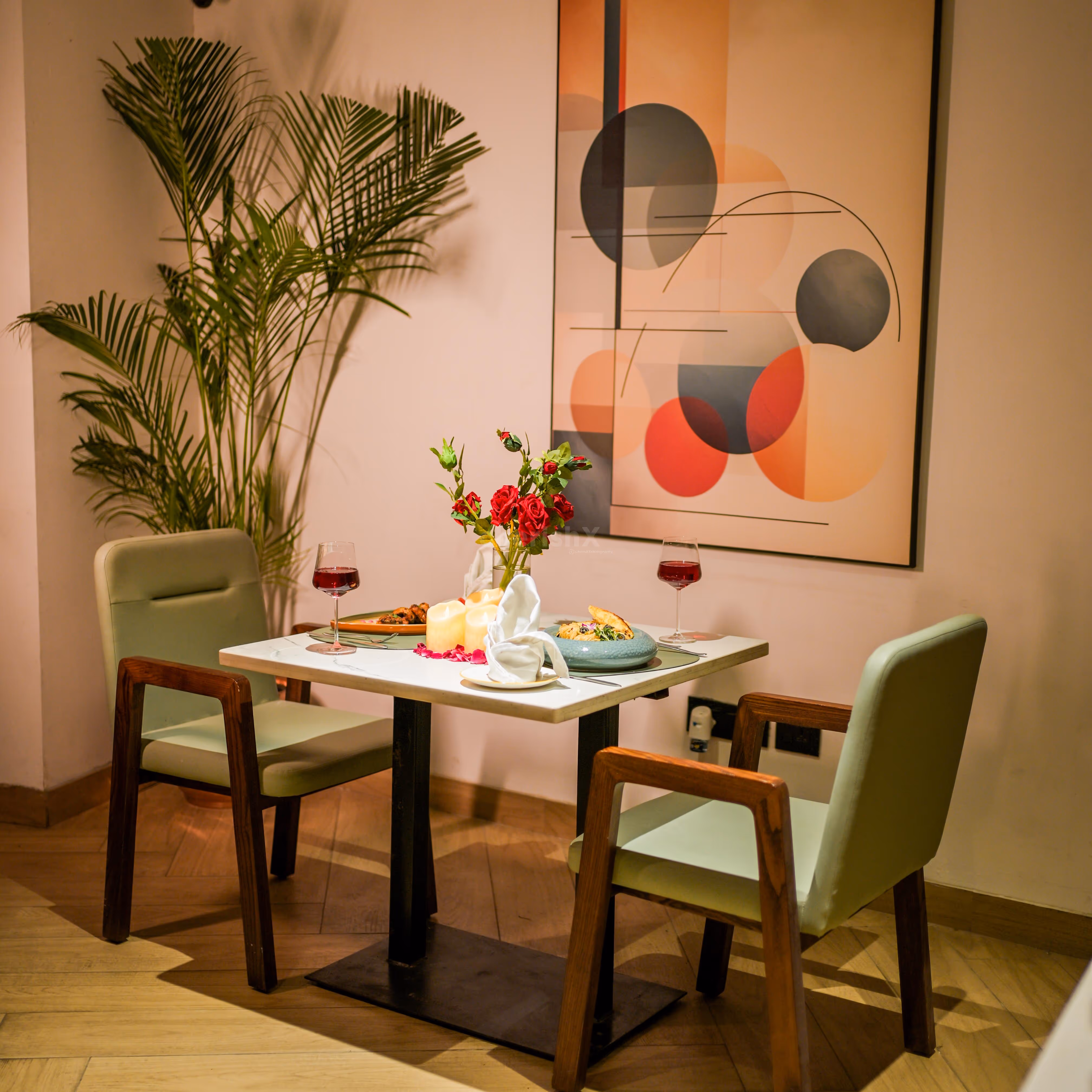 Candlelit table arrangement for Valentine’s Day dinner at Ramada