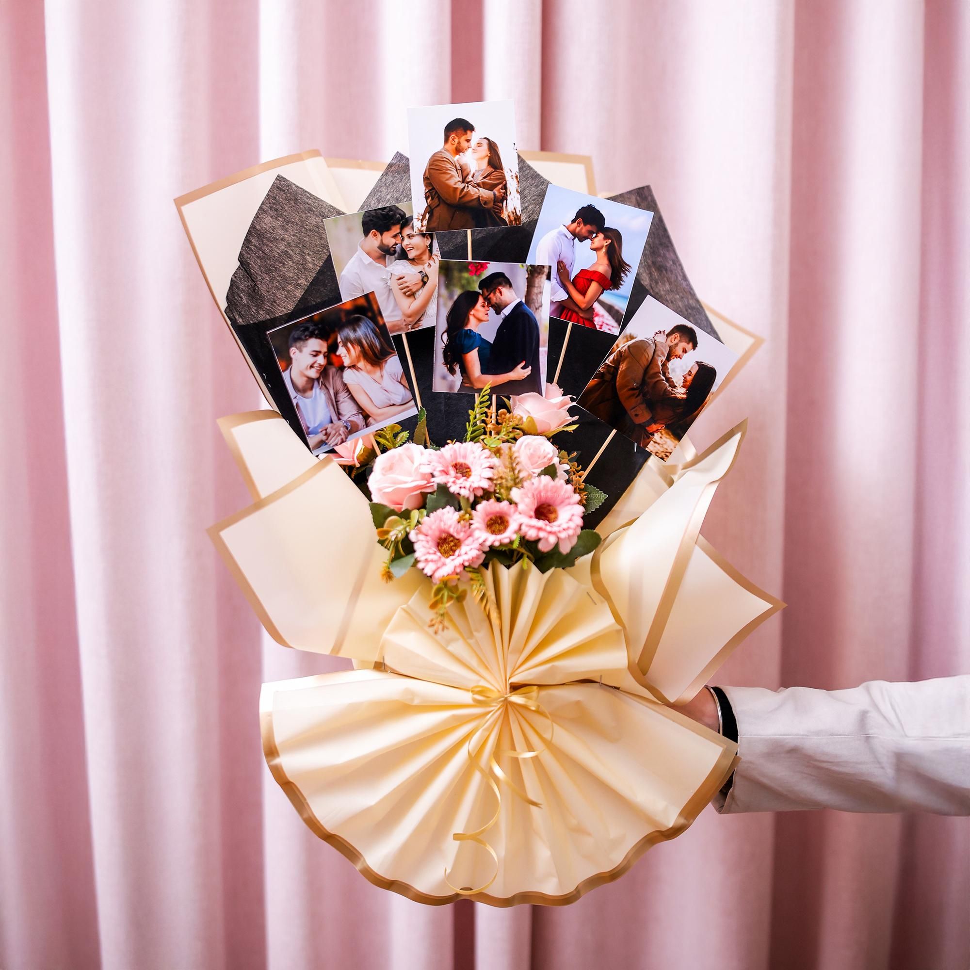 A pair of pink roses and bunches of daisy flowers add freshness with natural elements